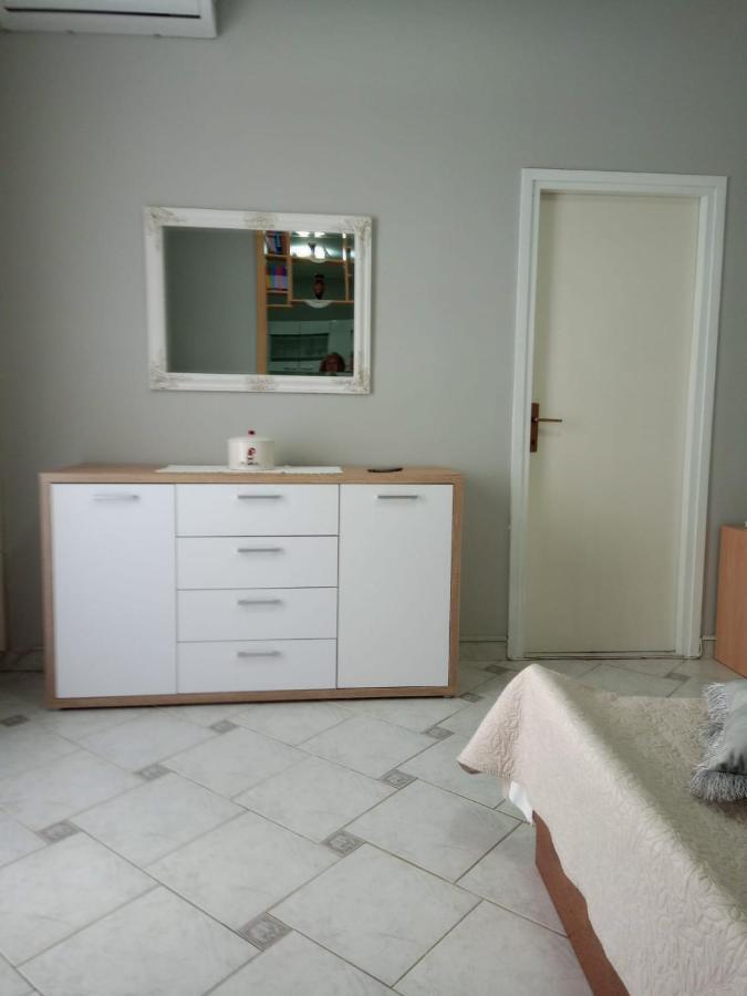 Apartmani Ivana Novalja Exterior foto